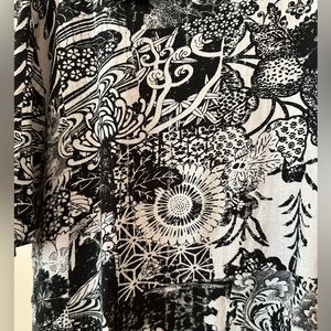 NWT Robert Graham black & white tee